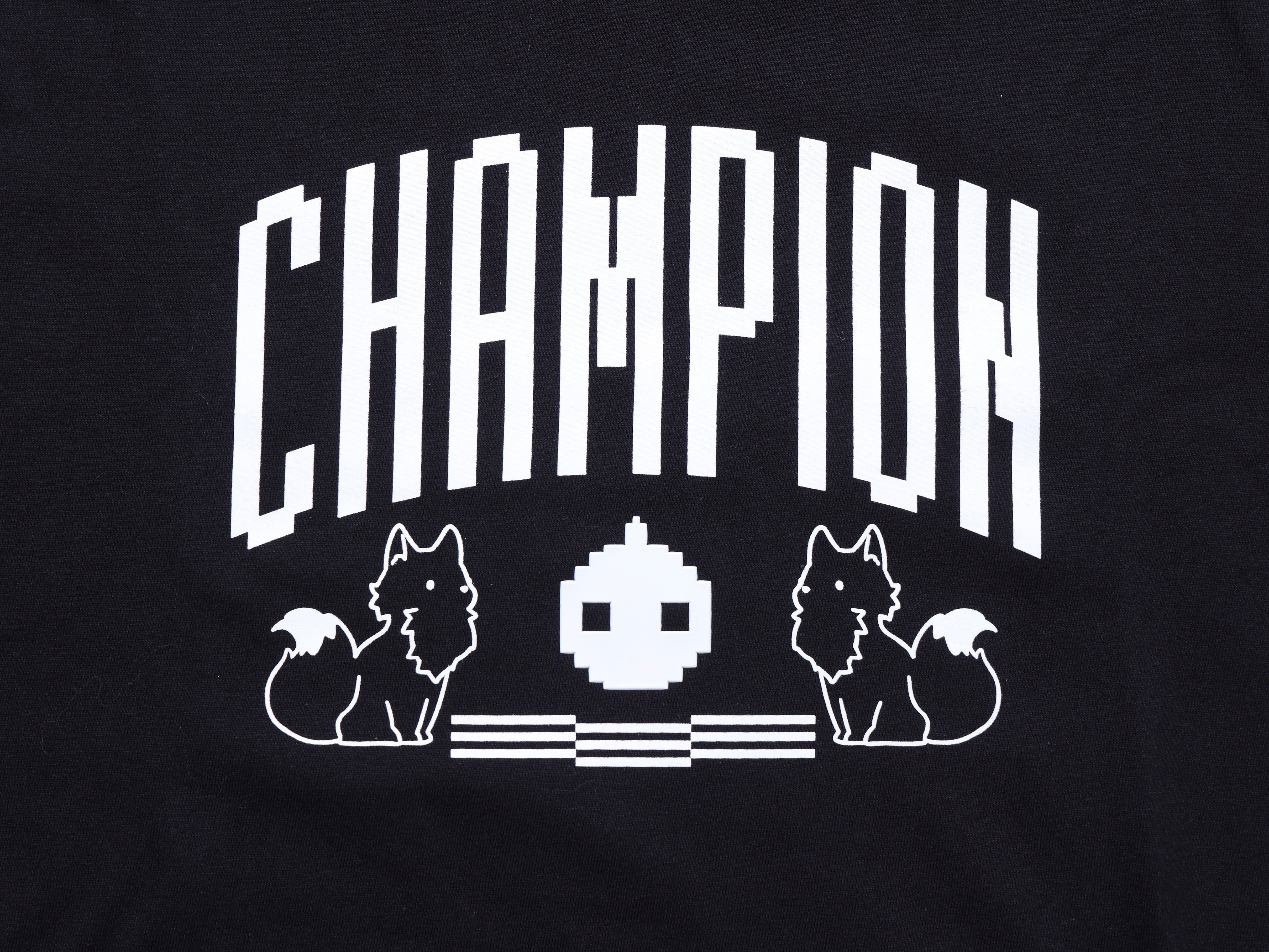 GRAPHIC PULL OVER BLACK